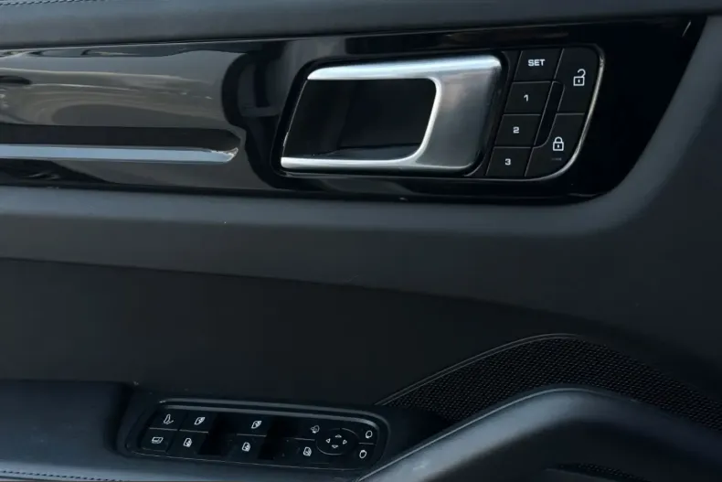 Porsche Cayenne din 2022 cu 33.000 km - oferta POR229757 - foto 19