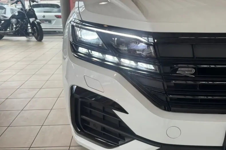 Volkswagen Touareg din 2022 cu 40.591 km - oferta VOL229781 - foto 4