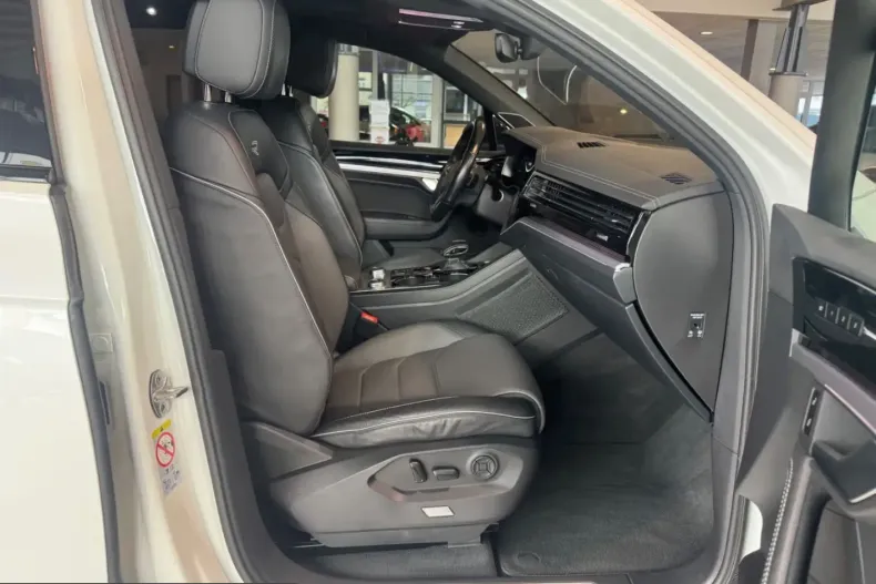 Volkswagen Touareg din 2022 cu 40.591 km - oferta VOL229781 - foto 12
