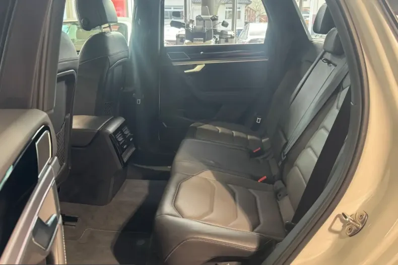 Volkswagen Touareg din 2022 cu 40.591 km - oferta VOL229781 - foto 32