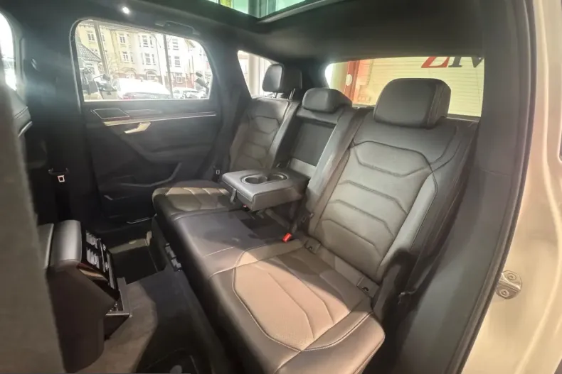 Volkswagen Touareg din 2022 cu 40.591 km - oferta VOL229781 - foto 34