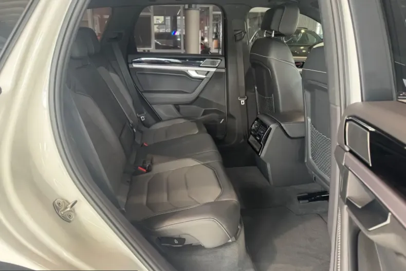 Volkswagen Touareg din 2022 cu 40.591 km - oferta VOL229781 - foto 35