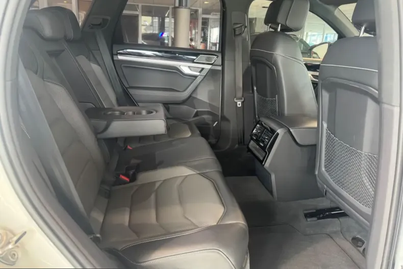 Volkswagen Touareg din 2022 cu 40.591 km - oferta VOL229781 - foto 36