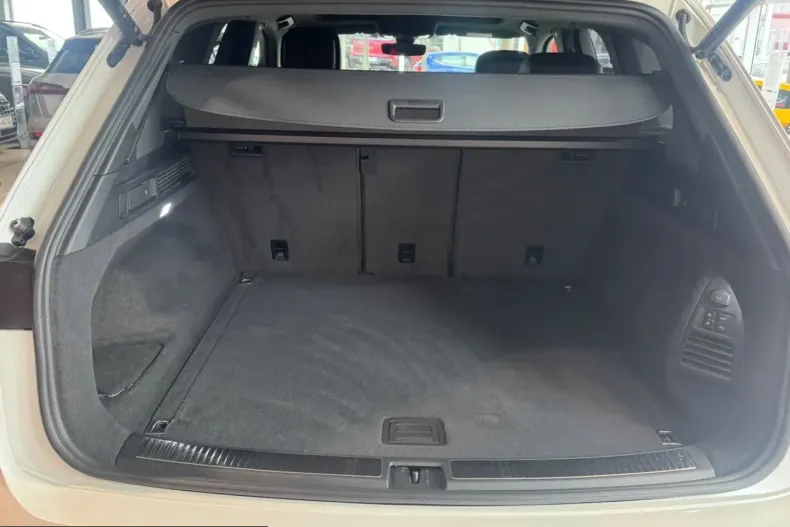 Volkswagen Touareg din 2022 cu 40.591 km - oferta VOL229781 - foto 39