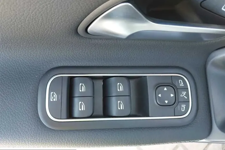 Mercedes-Benz CLA 180 (Clasa CLA) din 2024 cu 50.947 km - oferta MER229783 - foto 13
