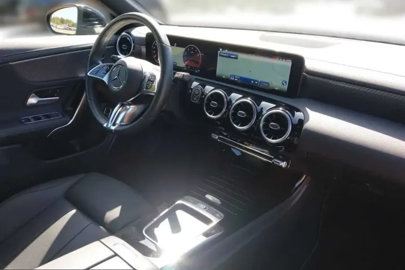 Mercedes-Benz CLA 180 (Clasa CLA) din 2024 cu 50.947 km - oferta MER229783 - foto 16