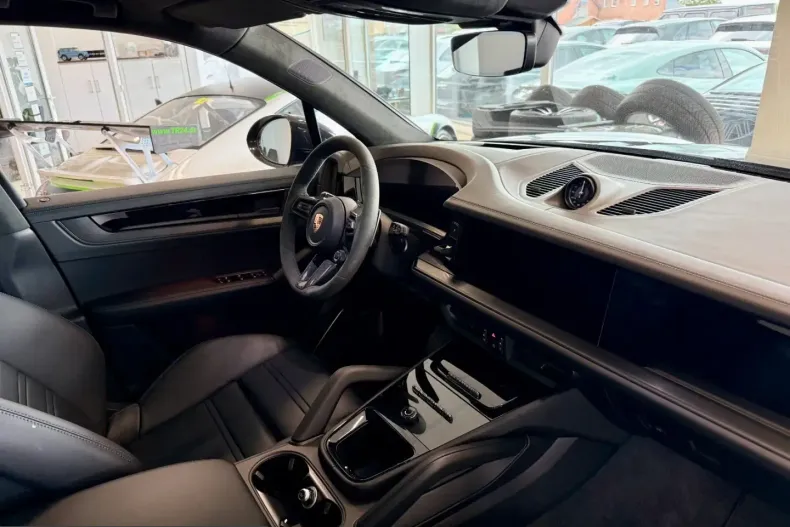 Porsche Cayenne din 2025 cu 12.881 km - oferta POR229810 - foto 18