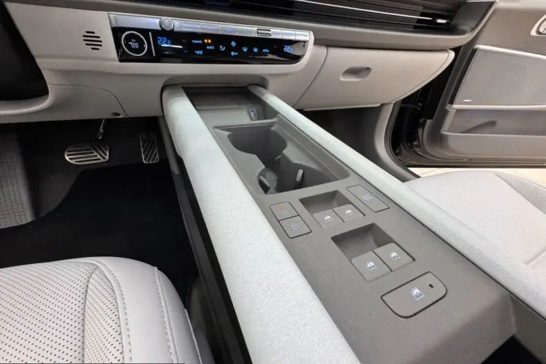 Hyundai IONIQ 6 din 2024 cu 15.855 km - oferta HYU229828 - foto 23