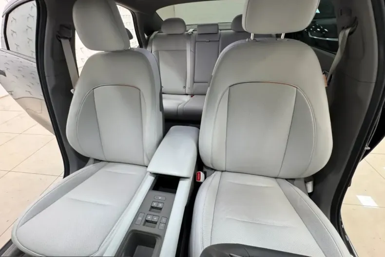 Hyundai IONIQ 6 din 2024 cu 15.855 km - oferta HYU229828 - foto 31