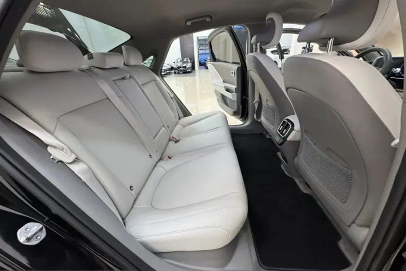 Hyundai IONIQ 6 din 2024 cu 15.855 km - oferta HYU229828 - foto 36