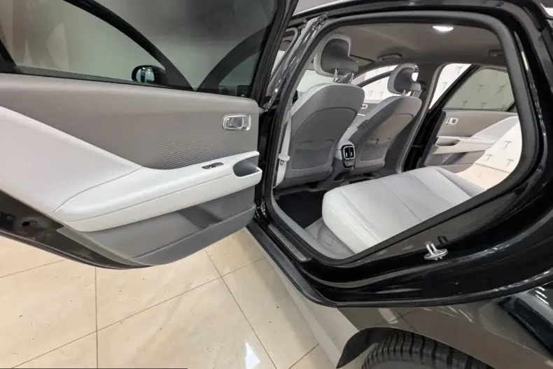 Hyundai IONIQ 6 din 2024 cu 15.855 km - oferta HYU229828 - foto 39