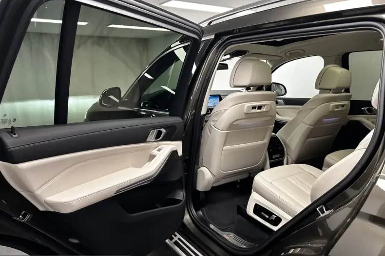 BMW X7 (Seria X) din 2022 cu 64.755 km - oferta BMW229852 - foto 4