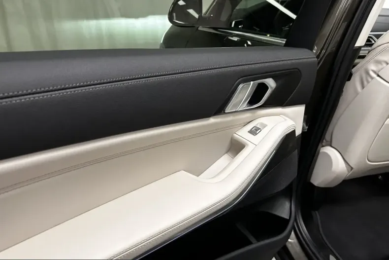 BMW X7 (Seria X) din 2022 cu 64.755 km - oferta BMW229852 - foto 16