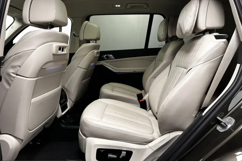 BMW X7 (Seria X) din 2022 cu 64.755 km - oferta BMW229852 - foto 17