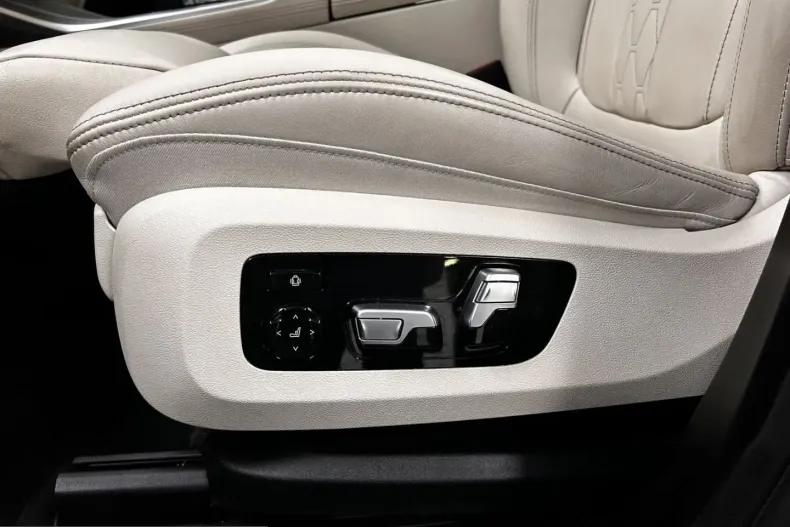 BMW X7 (Seria X) din 2022 cu 64.755 km - oferta BMW229852 - foto 40