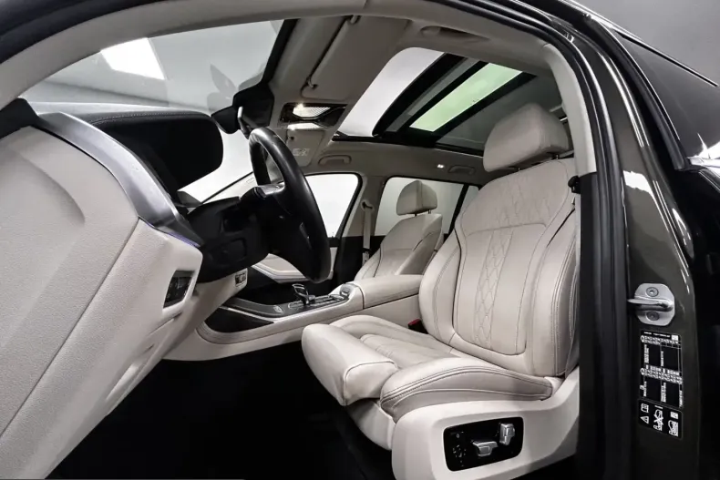 BMW X7 (Seria X) din 2022 cu 64.755 km - oferta BMW229852 - foto 44