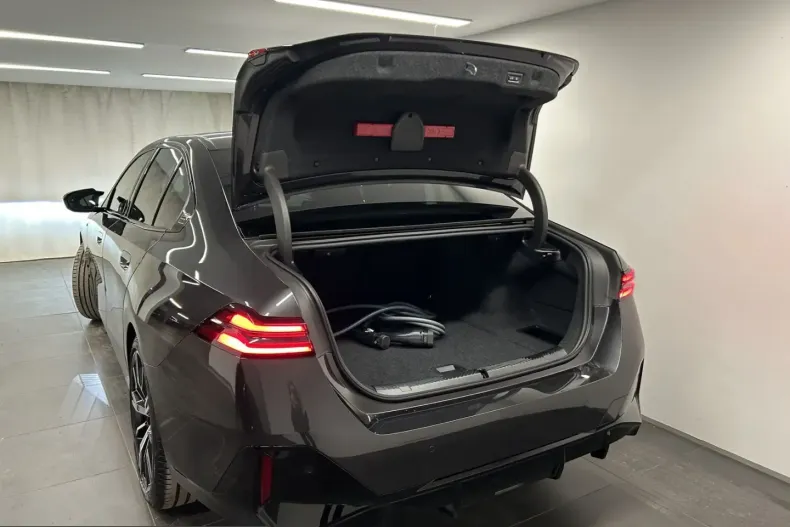 BMW i5 (Seria 5) din 2025 cu 15.015 km - oferta BMW229859 - foto 11