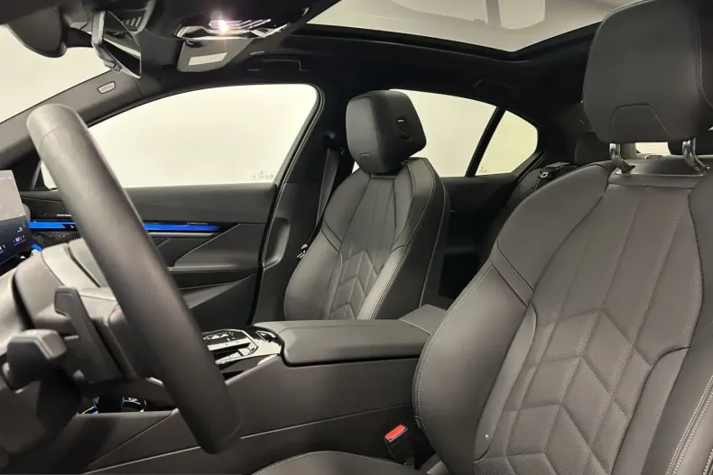BMW i5 (Seria 5) din 2025 cu 15.015 km - oferta BMW229859 - foto 28