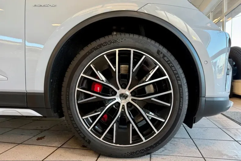 Porsche Macan din 2024 cu 6.681 km - oferta POR229869 - foto 6