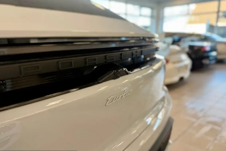 Porsche Macan din 2024 cu 6.681 km - oferta POR229869 - foto 8