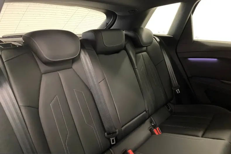 Audi Q4 e-tron din 2025 cu 10.676 km - oferta AUD229878 - foto 12
