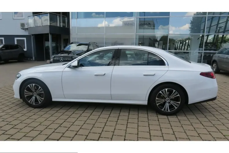 Mercedes-Benz E 220 (Clasa E) din 2025 cu 3.580 km - oferta MER229916 - foto 3
