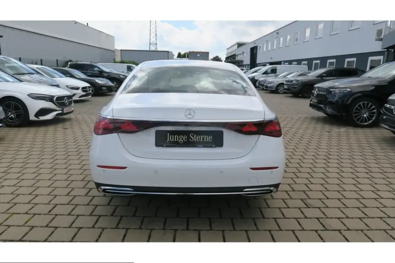 Mercedes-Benz E 220 (Clasa E) din 2025 cu 3.580 km - oferta MER229916 - foto 4