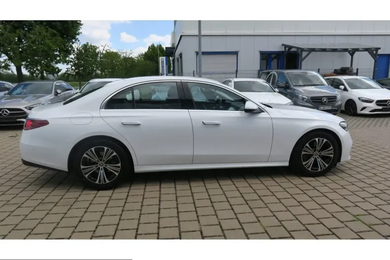 Mercedes-Benz E 220 (Clasa E) din 2025 cu 3.580 km - oferta MER229916 - foto 5
