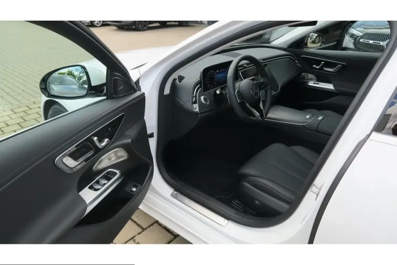 Mercedes-Benz E 220 (Clasa E) din 2025 cu 3.580 km - oferta MER229916 - foto 6