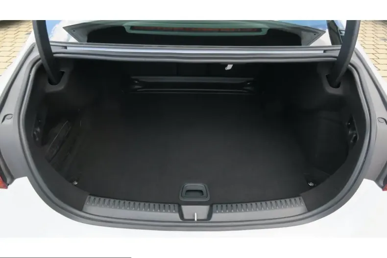 Mercedes-Benz E 220 (Clasa E) din 2025 cu 3.580 km - oferta MER229916 - foto 8