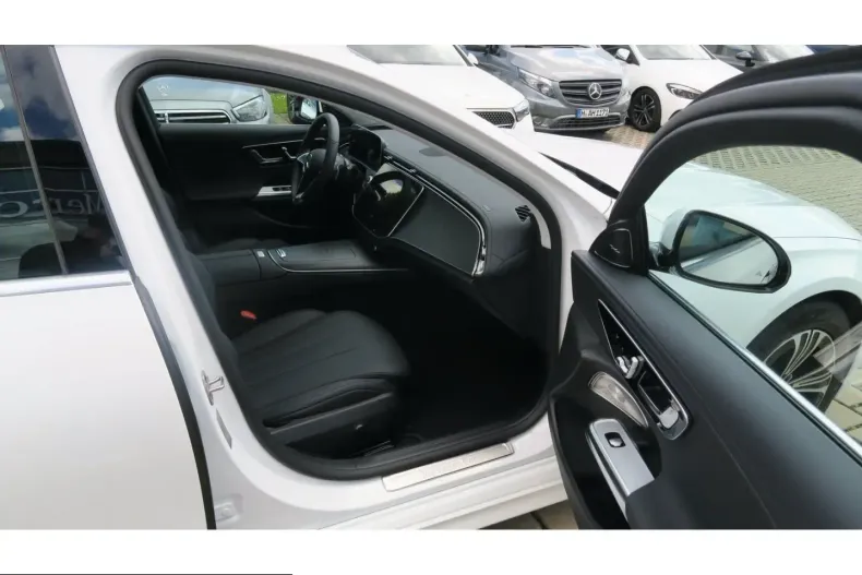 Mercedes-Benz E 220 (Clasa E) din 2025 cu 3.580 km - oferta MER229916 - foto 10