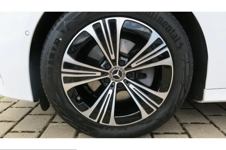 Mercedes-Benz E 220 (Clasa E) din 2025 cu 3.580 km - oferta MER229916 - foto 13