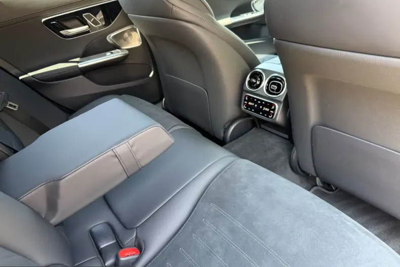 Mercedes-Benz C 300 (Clasa C) din 2024 cu 40.000 km - oferta MER229919 - foto 9