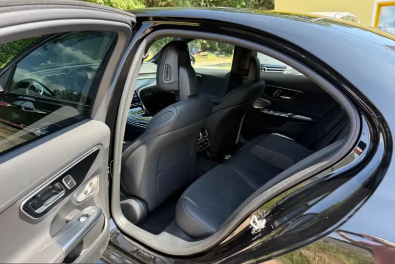Mercedes-Benz C 300 (Clasa C) din 2024 cu 40.000 km - oferta MER229919 - foto 13