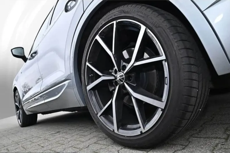 Volkswagen Touareg din 2024 cu 57.700 km - oferta VOL229934 - foto 4