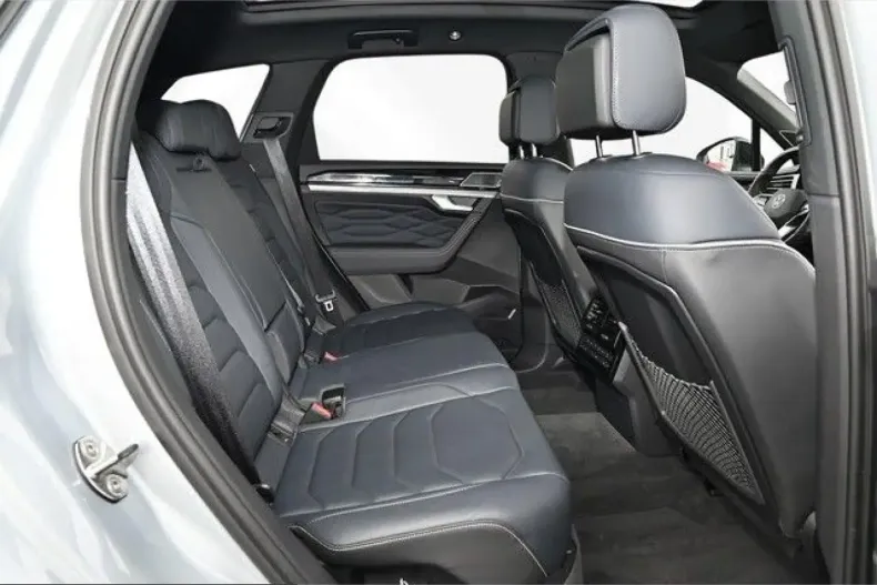 Volkswagen Touareg din 2024 cu 57.700 km - oferta VOL229934 - foto 6