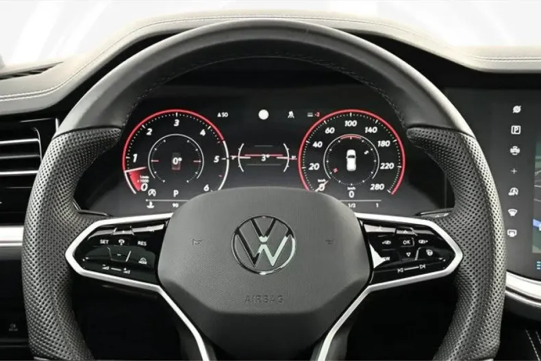 Volkswagen Touareg din 2024 cu 57.700 km - oferta VOL229934 - foto 14