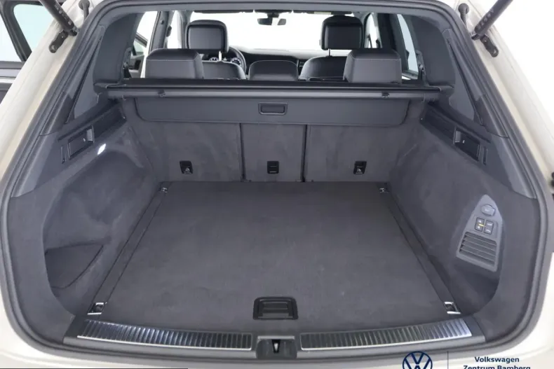 Volkswagen Touareg din 2023 cu 65.750 km - oferta VOL229938 - foto 9