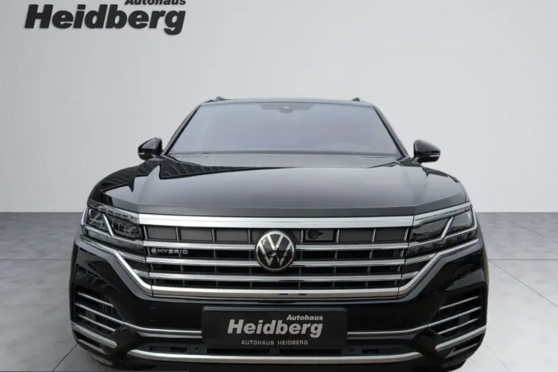Volkswagen Touareg din 2022 cu 42.233 km - oferta VOL229940 - foto 2