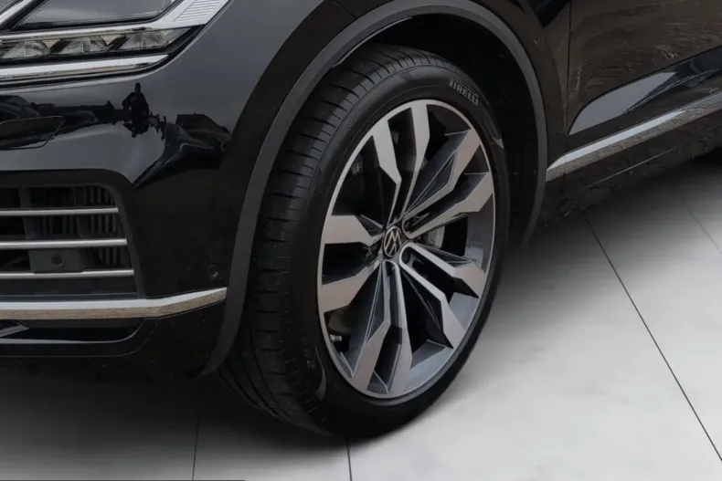 Volkswagen Touareg din 2022 cu 42.233 km - oferta VOL229940 - foto 4