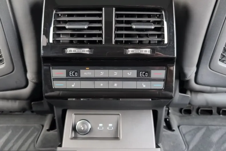 Volkswagen Touareg din 2022 cu 42.233 km - oferta VOL229940 - foto 19