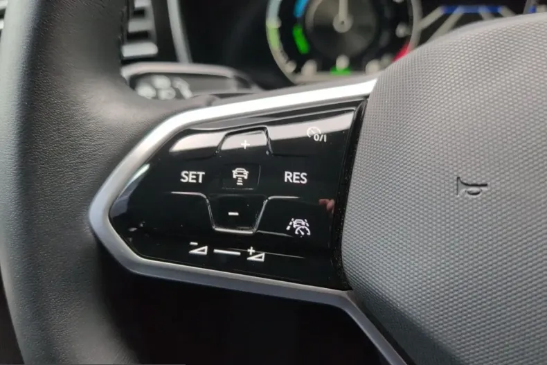 Volkswagen Touareg din 2022 cu 42.233 km - oferta VOL229940 - foto 28