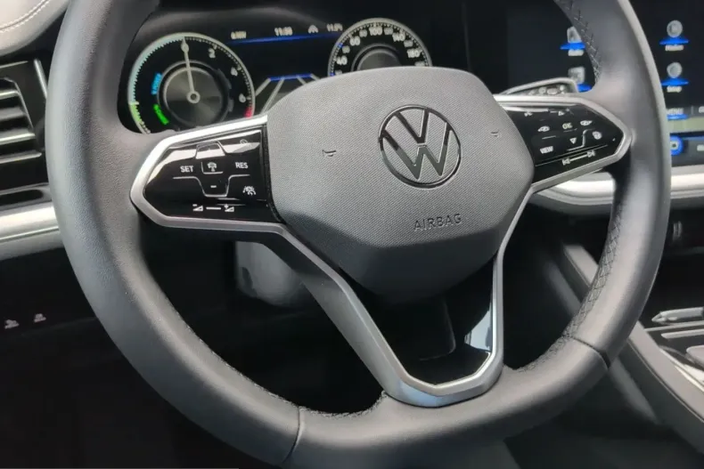 Volkswagen Touareg din 2022 cu 42.233 km - oferta VOL229940 - foto 29