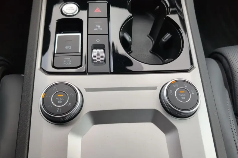 Volkswagen Touareg din 2022 cu 42.233 km - oferta VOL229940 - foto 46