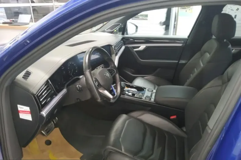Volkswagen Touareg din 2022 cu 62.953 km - oferta VOL229950 - foto 5