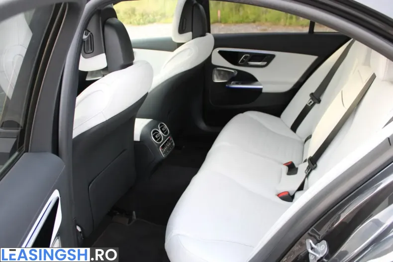 Mercedes-Benz C 300 (Clasa C) din 2025 cu 52.000 km - oferta MER229952 - foto 18