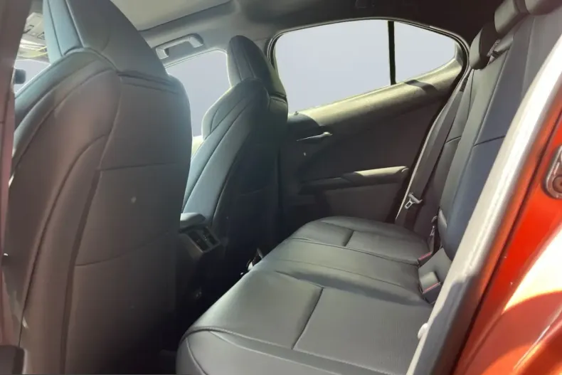 Lexus UX din 2024 cu 14.862 km - oferta LEX229957 - foto 16
