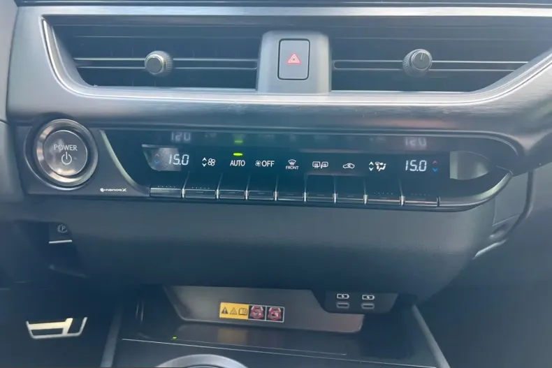 Lexus UX din 2024 cu 14.862 km - oferta LEX229957 - foto 26