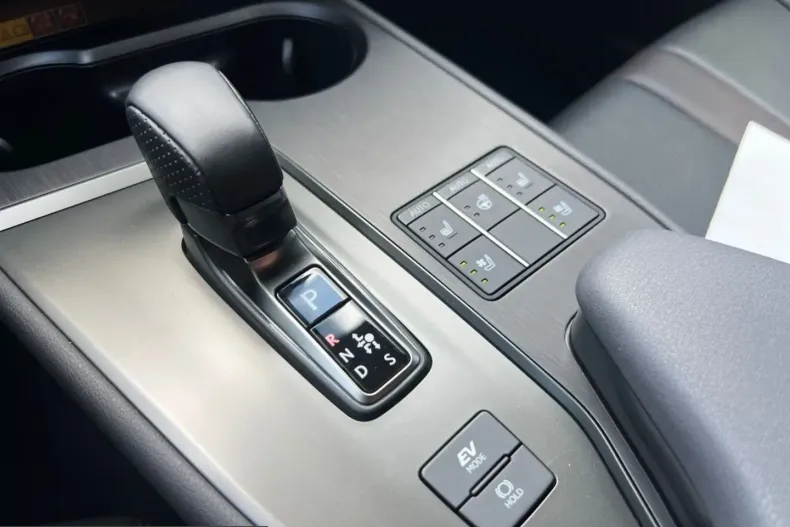 Lexus UX din 2024 cu 14.862 km - oferta LEX229957 - foto 31