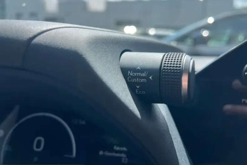 Lexus UX din 2024 cu 14.862 km - oferta LEX229957 - foto 32
